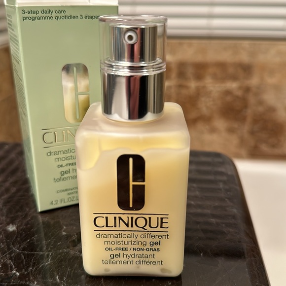 Clinique dramatically different moisturizing gel NEW in box - Picture 7 of 7